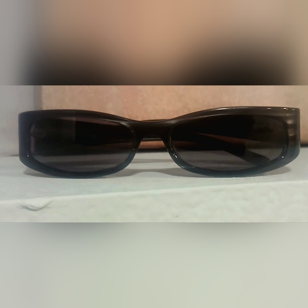 Gucci Sleek Black Sunglasses